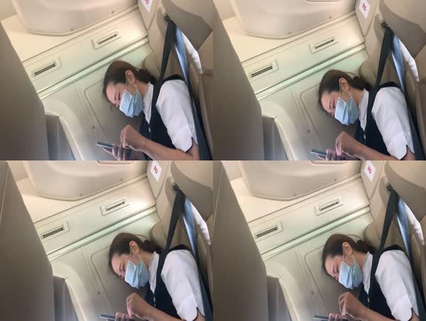 做空乘的姐姐刚结束一天的工作累的要死回到家却被我抓住强干到麻木了